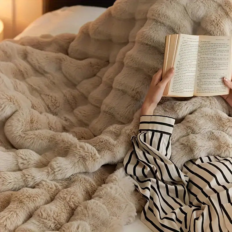 Faux Fur Throw Blanket, Ultra-Soft Winter Comfort