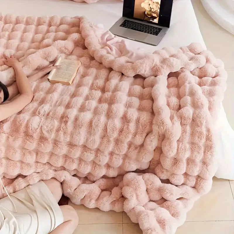Faux Fur Throw Blanket, Ultra-Soft Winter Comfort