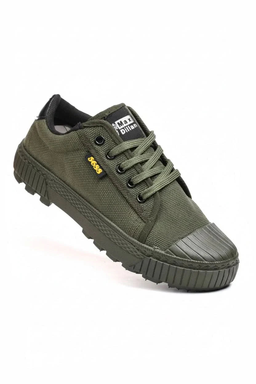 Durable Low-Cut Sneakers with Supportive Grip Sole