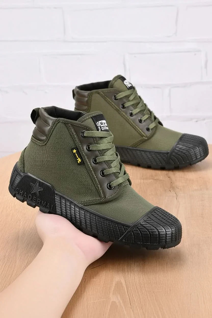 Durable Low-Cut Sneakers with Supportive Grip Sole