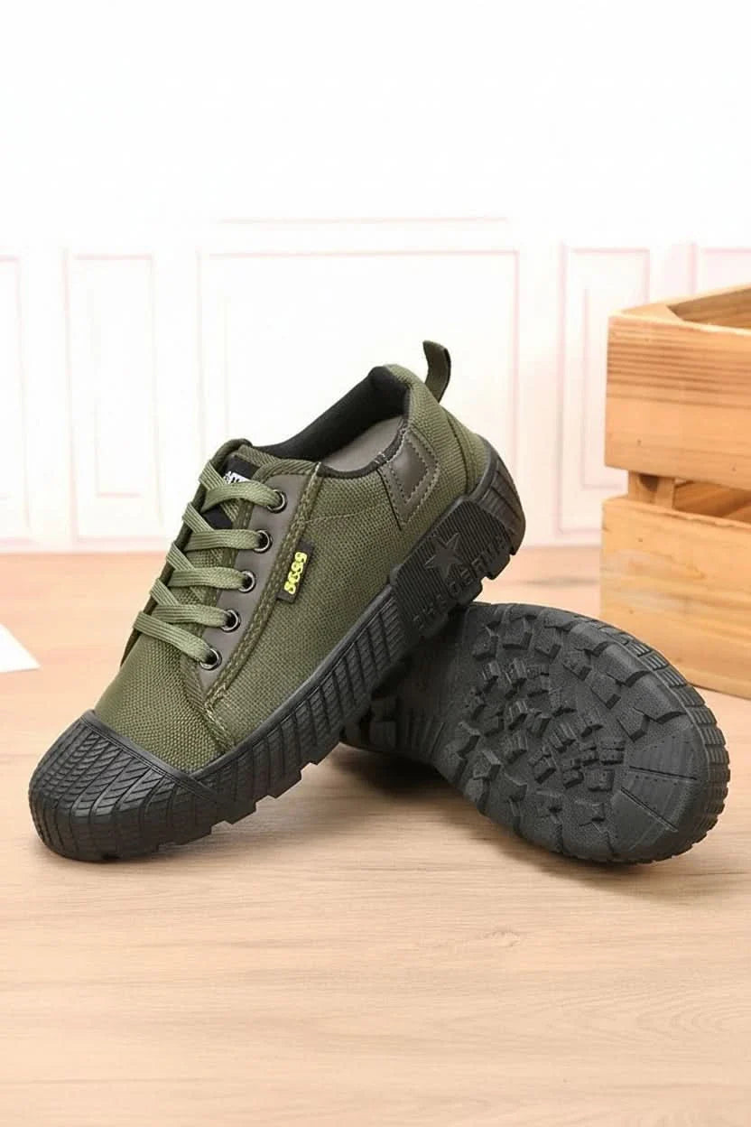 Durable Low-Cut Sneakers with Supportive Grip Sole