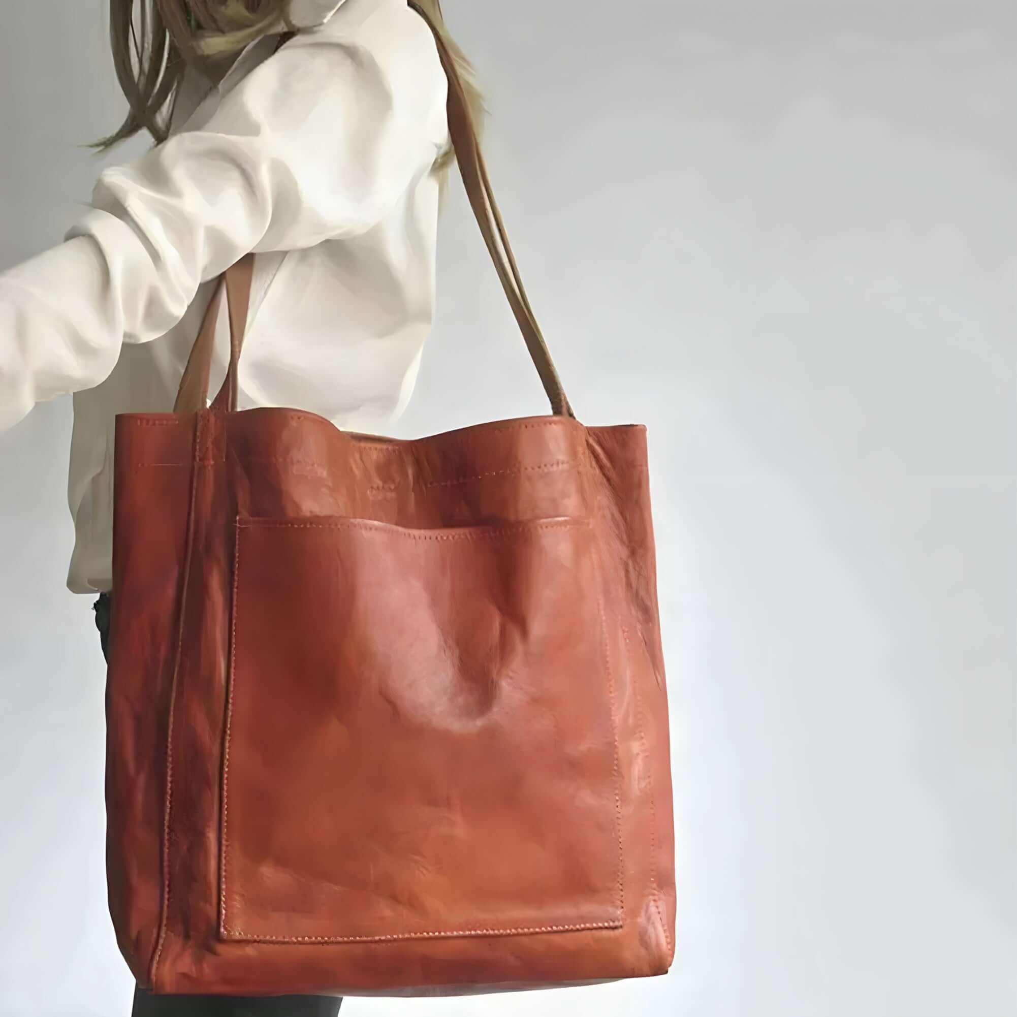 Vintage-Style Handbag - Timeless Chic Design