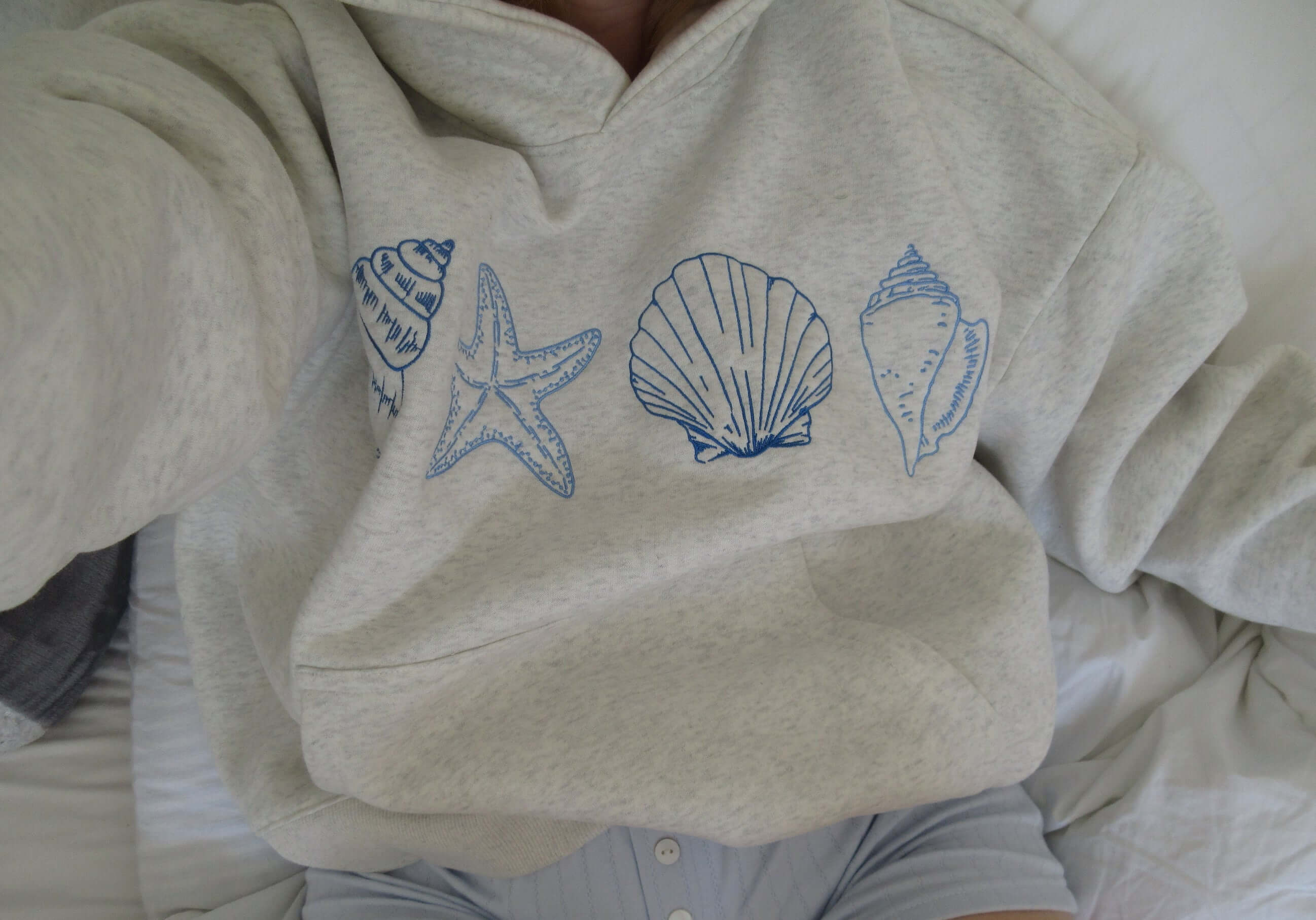 Women's Seashell Print Hoodie - Relaxed Coastal Style