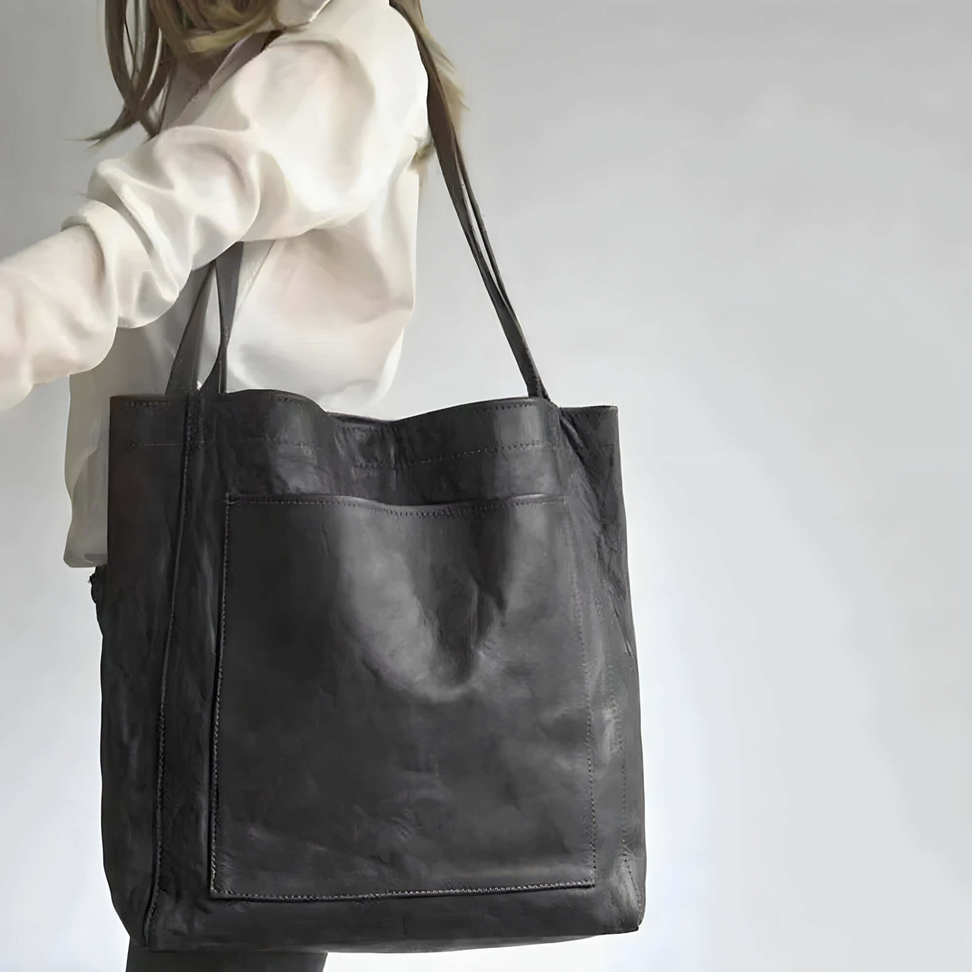 Vintage-Style Handbag - Timeless Chic Design