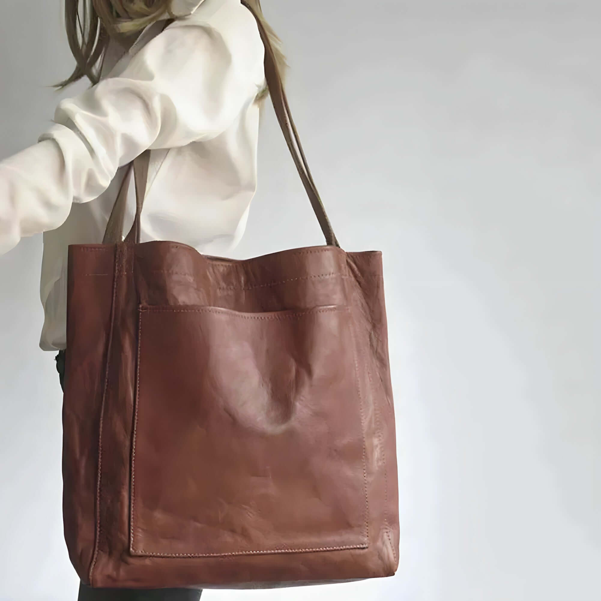 Vintage-Style Handbag - Timeless Chic Design