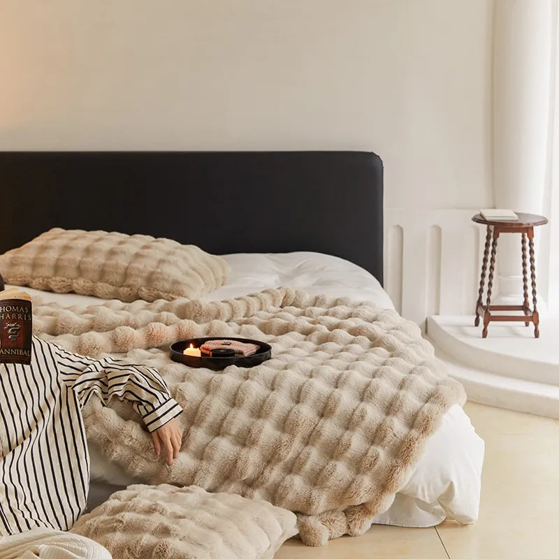 Faux Fur Throw Blanket, Ultra-Soft Winter Comfort
