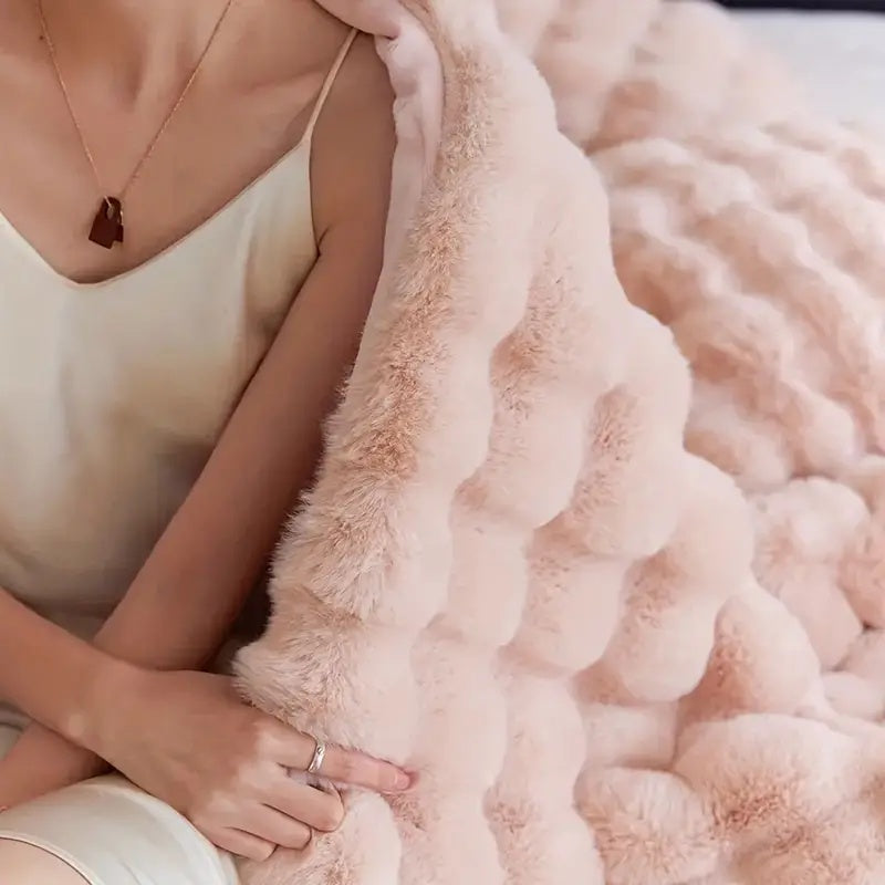Faux Fur Throw Blanket, Ultra-Soft Winter Comfort