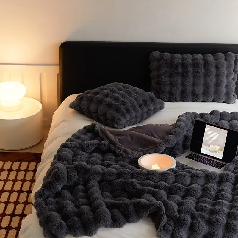 Faux Fur Throw Blanket, Ultra-Soft Winter Comfort