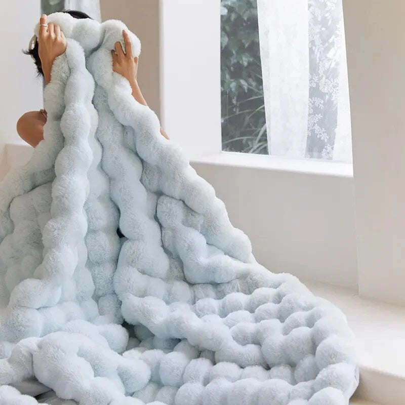 Faux Fur Throw Blanket, Ultra-Soft Winter Comfort