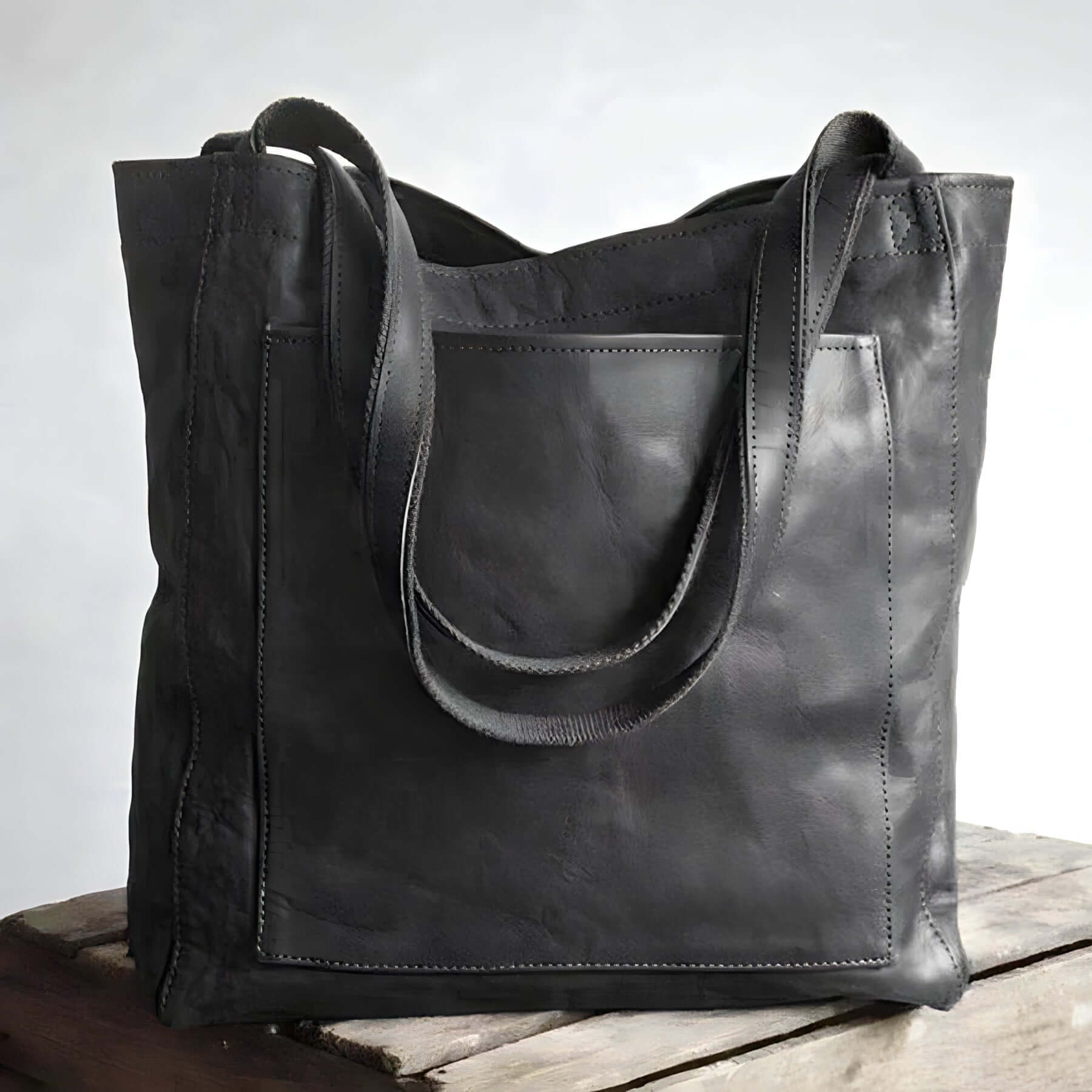 Vintage-Style Handbag - Timeless Chic Design